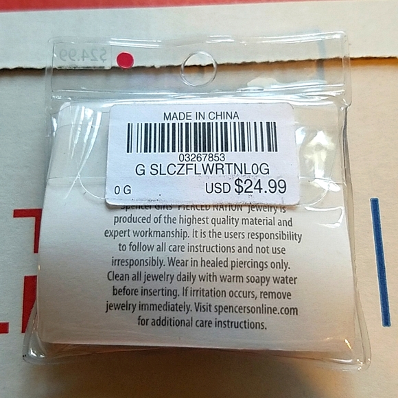 NWT PIERCED NATION 316L STAINLESS STEEL AND CRYSTAL SCREW BACK TUNNELS - Picture 4 of 5